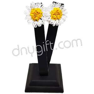 Needle Lace Daisy Stud Earrings